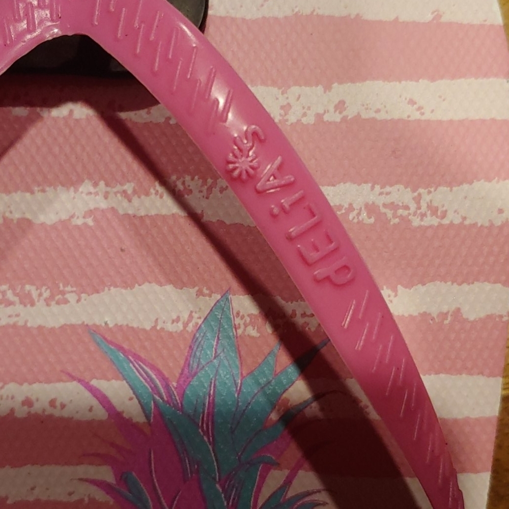 NWT 2/$10 dELiA*s Pineapple Flip Flips - Picture 3 of 4